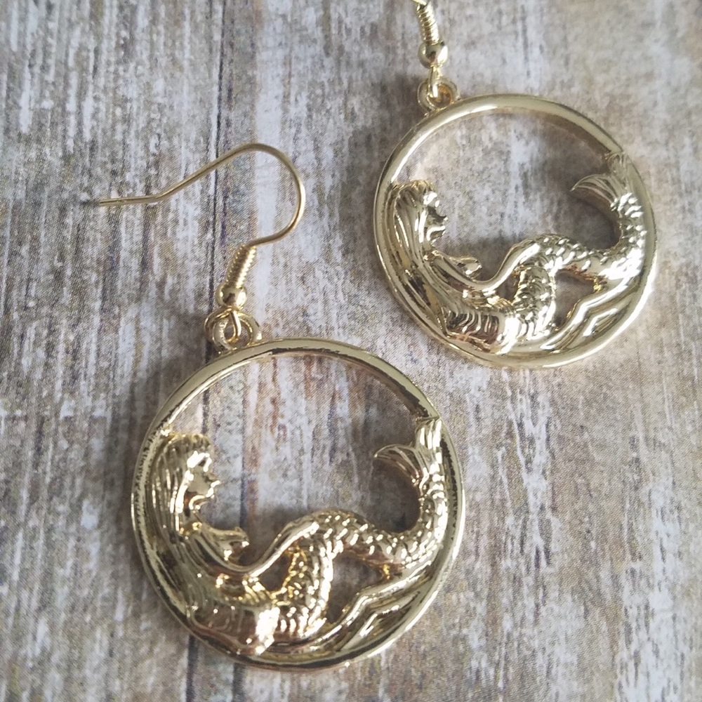 🌞SUMMER SALE🌞 Gold tone circle mermaid earrings
